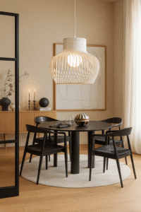 lampara de colgar en madera lacada blanca diseño paramétrico en comedor nórdico