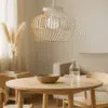 lampara de colgar en madera blanca diseño parametrico