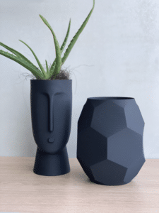 Jarrón de diseño en 3d en color negro